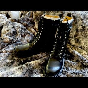 A combat boot with adjustable laces. Size 8